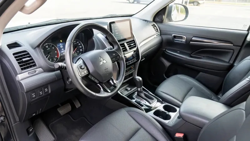 Mitsubishi Pajero Sport - Mitsubishi